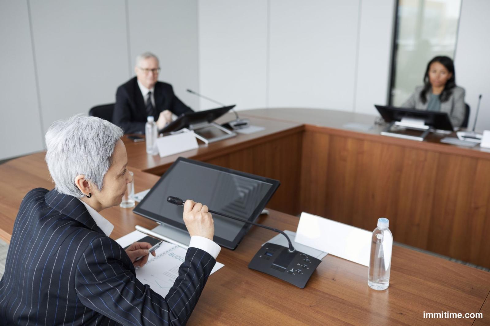 Canada's Second-Ever Senior Managers Express Entry Draw Lands at a Low CRS of 392