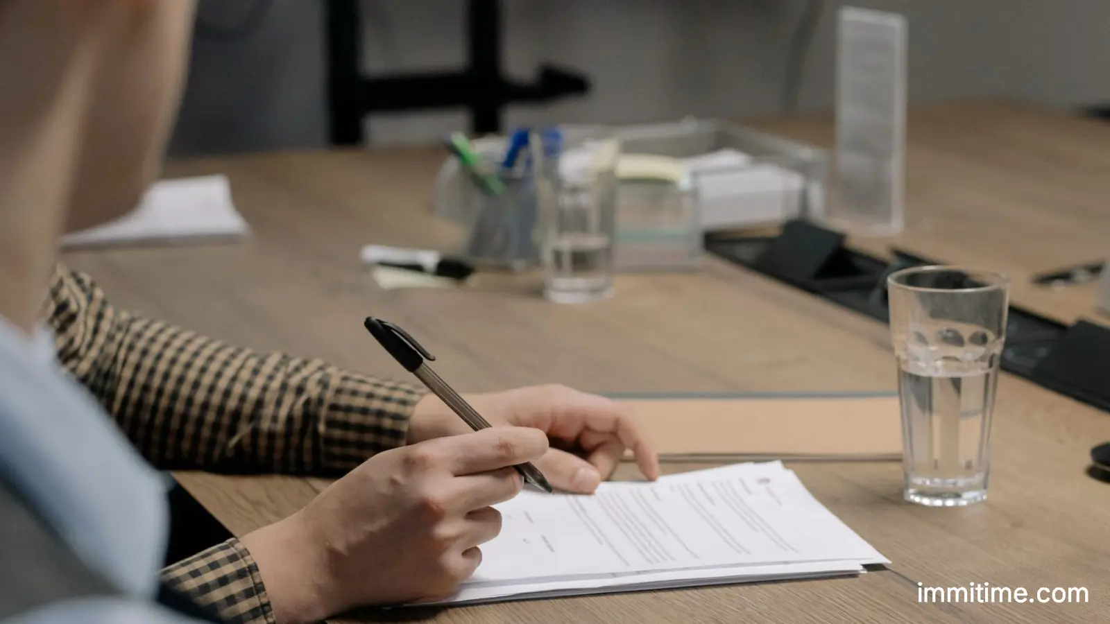 Applicant reviewing IRCC CIT 0014 proof of Canadian citizenship document checklist for birth certificate requirements